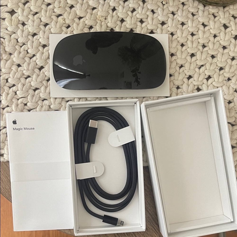 NEW & UNUSED Apple Magic Mouse - White and Gray - Picture 4 of 4